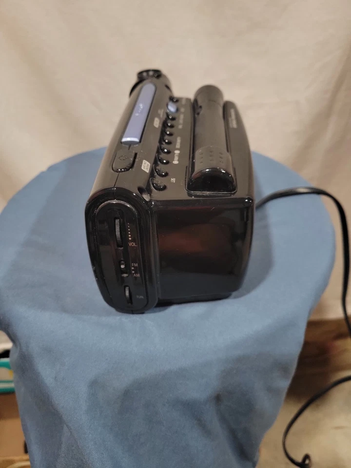 Emerson Research SmartSet Alarm Clock Radio Projector w/FLASHLIGHT ALL WORKS - Image 2 of 4