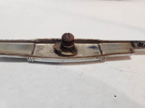 Vintage 1937 Chevrolet Sedan Trunk Emblem - Foto 13 di 14