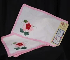 12 Placemats Embroidered Applique Flowers Retro Quirky Perky Pink Red Cottage