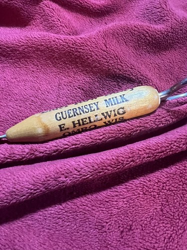 Vintage Wood Guernsey Dairy Opener, Elder Row Dairy in Omro, WI.  Phone 57-R. - Imagen 6 de 8