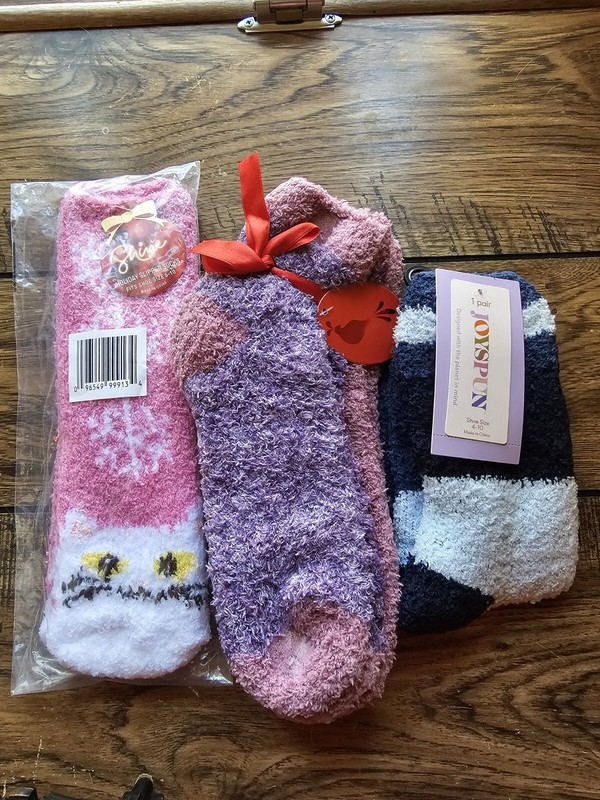 4 Pair Women's Fuzzy Booties NWT