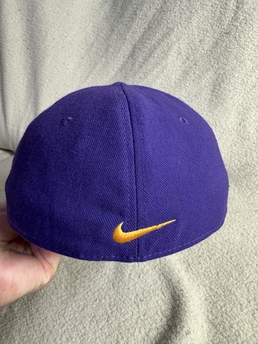 Gorra LSU Tigers Nike True Dri Fit Púrpura Ojo Ajustado Fútbol Regalo Único Raro - Imagen 6 de 13