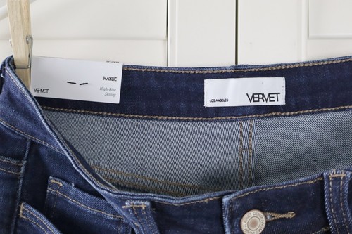 Pantalones de mezclilla ajustados de tiro alto Haylie lavado oscuro VERVET Los Angeles nuevos con etiquetas talla 28 - Imagen 3 de 5