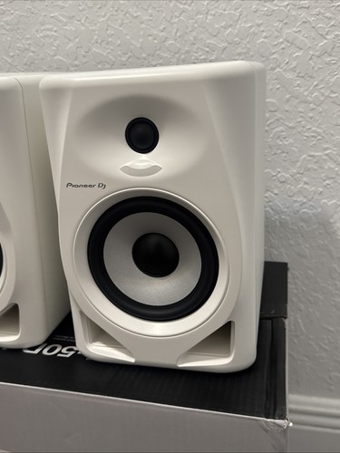 Pioneer DJ DM-50D-W 5" Active Powered Monitor Speakers - White (New Open Box) - Picture 3 of 11