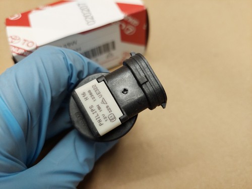 Toyota Auris Hybrid Front Fog Light Bulb H16 12V 19W Pair 90981YZZAN Genuine NEW - Picture 7 of 10
