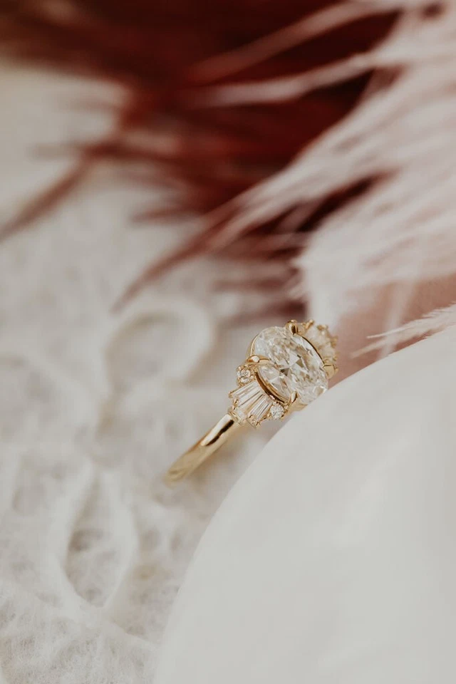 Anillo de compromiso de boda de piedra moissanita de corte ovalado de 2,0 quilates de oro rosa macizo de 14 quilates Foto 4 de 4