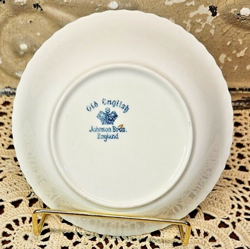 24 Piece Set of Johnson Bros. "Old English" Cream China w/ Gold Bands (Crazing) - Picture 3 of 12