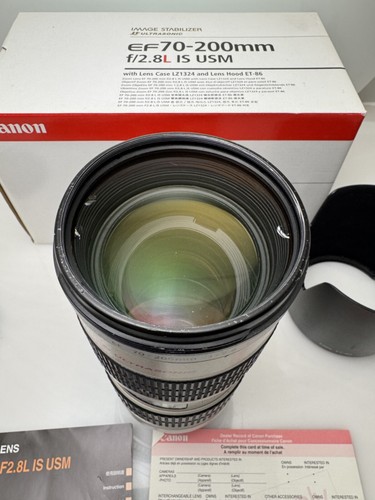 Canon EF 70-200MM F/2.8 IS, box, case & hood. Glass imperfections, dust inside. - Picture 10 of 11