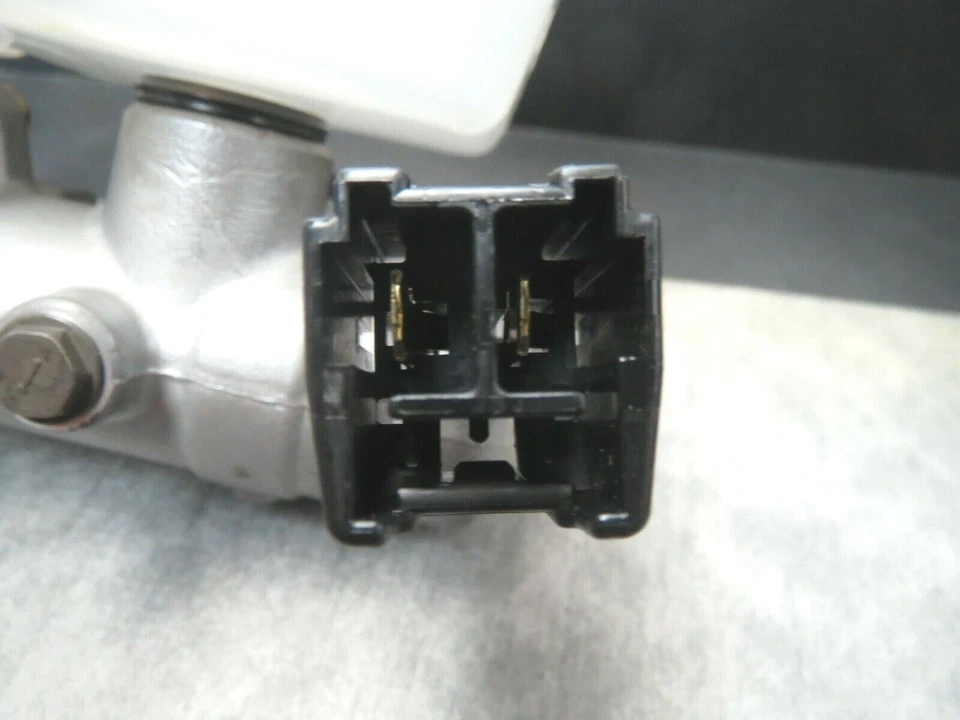 Cilindro maestro de freno para 93-97 Mazda 626 MX6 Ford Probe con M/T - Hecho en EE. UU. Foto 4 de 4