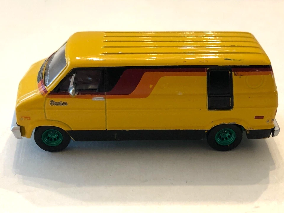 Dodge B100 1976 Greenlight Green Machine amarillo con ruedas verdes Foto 2 de 4