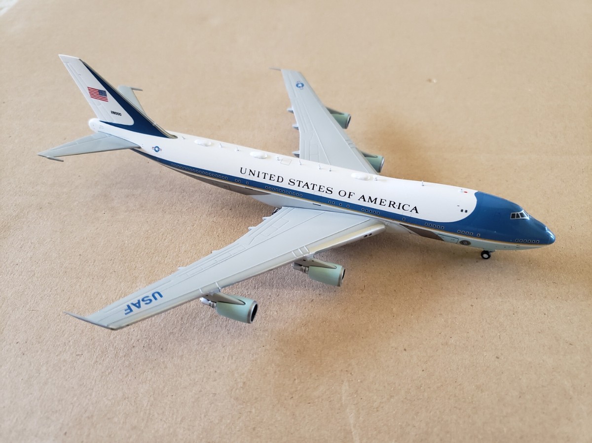航空機・ヘリコプター Gemini Jets VC-25B 1:400 GeminiJets GJAFO2220 1:400 Boeing VC-25B (747-8i) Air Force