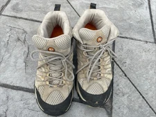 Merrell Hiking Boots Women’s Size 8 US Moab Ventilator Mid Taupe Vibram J86592