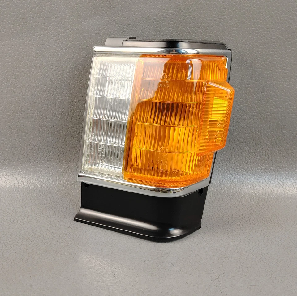 TOYOTA CRESSIDA GX60 LX60 LEFT HAND TURN SIGNAL ASEEMBLY OEM JDM NEW 81521 22251 - Image 4 of 4