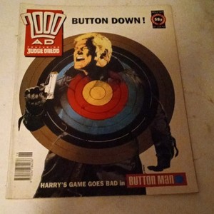 2000 AD Judge Dredd "Button Down!" Button Man Cover + Aliens 3 "Bugs" Mag