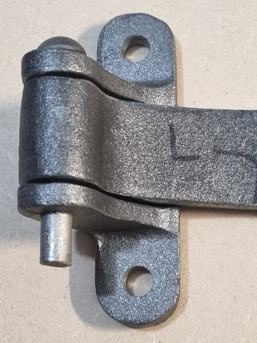 simple CAST IRON DOOR HINGE van estate station wagon truck morris minor ute - Foto 3 di 7