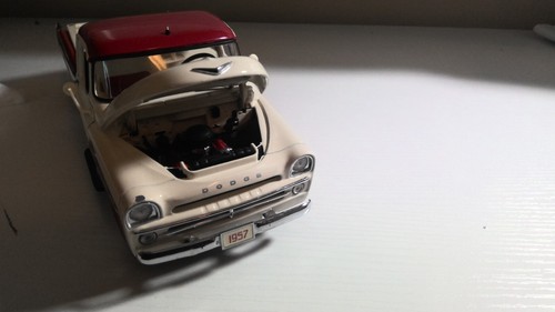 Danbury Mint 1957 Dodge Sweptside D100 Pickup Truck Red/ White 1:24 Diecast New - Picture 4 of 9