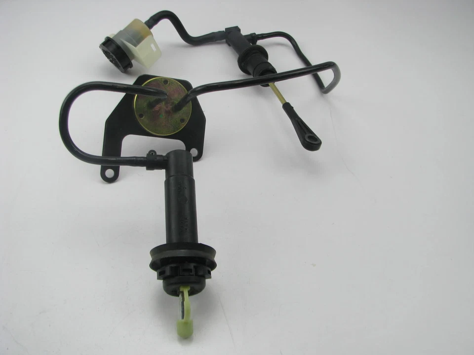 Conjunto de cilindro maestro y esclavo de embrague Napa 74002 para Saturn 2000-2002 Foto 3 de 4