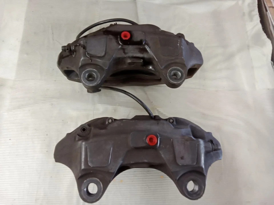 Juego de pinzas de freno delanteras Brembo izquierda derecha OEM 2007-2015 Volkswagen Touareg Foto 2 de 4