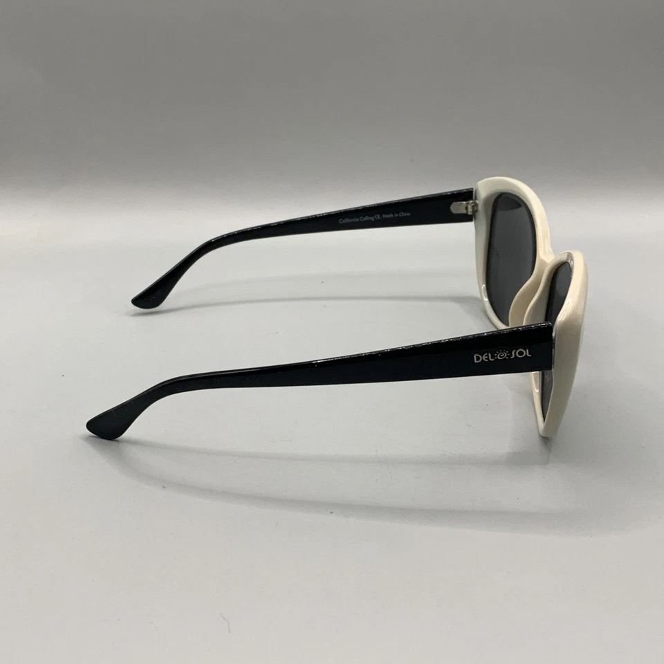 Солнцезащитные очки Del Solize California Calling в белой задней оправе с серыми линзами - Изображение 3 из 4