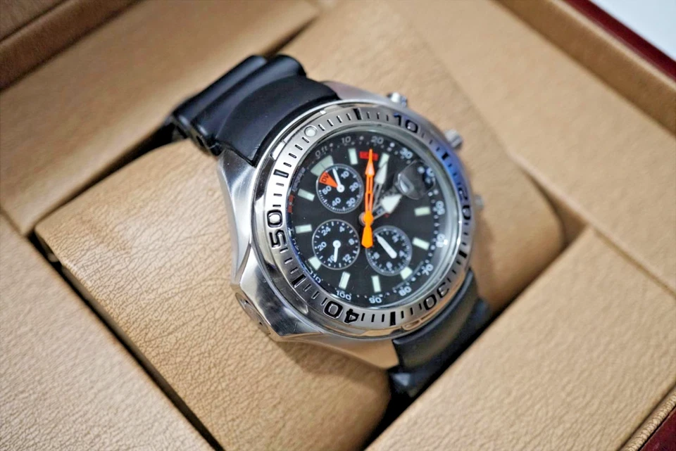 Cronógrafo de buceo Citizen Aqualand Promaster 200 m en excelente estado usado Foto 3 de 4