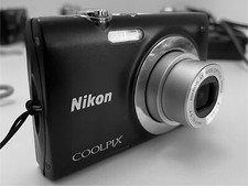 DEFECTIVE Nikon Coolpix S2500 compact digital camera for spares 12 MP 4x optical