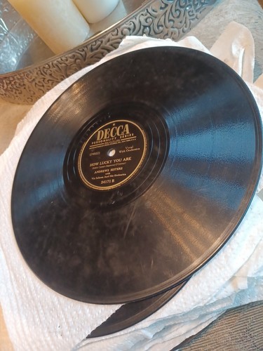 Andrews Sisters 78 RPM "Near You" & " How Lucky You Are" 10" Shellac LP DECCA - Picture 2 of 4