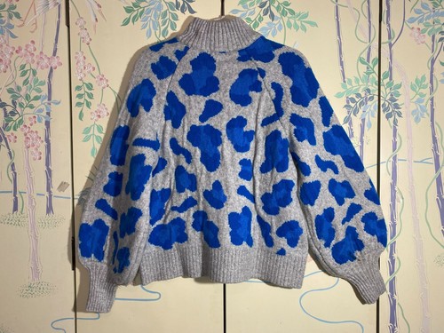H&M Sweater Size M Mock Neck Cow Print Pattern Blue - Picture 2 of 7