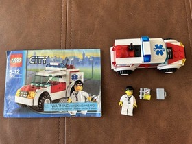 LEGO City: Doctor's Car (7902) - 100% Complete w/ Manual - Used Retired No Box
