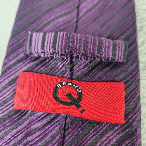 Corbata de cuello marca Q microfibra púrpura oscuro y negro 59" X 3,5" usada en excelente estado - Imagen 4 de 10