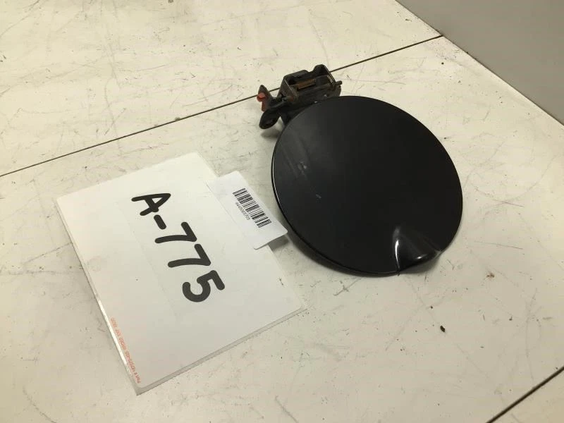 Chrysler Town Country 2012 puerta de llenado de combustible OEM+ (revestimiento de perlas de cristal de ónix negro) Foto 3 de 4