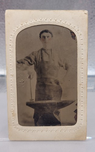 TINTYPE – BLACKSMITH WITH ANVIL – CDV SIZE PAPER MAT 1860S - Picture 1 of 3
