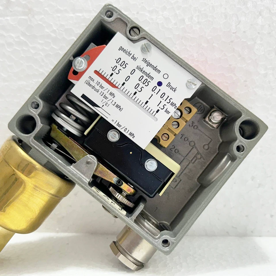 NEW TRAFAG 940.2372.900 PRESSURE SWITCH - Image 2 of 4