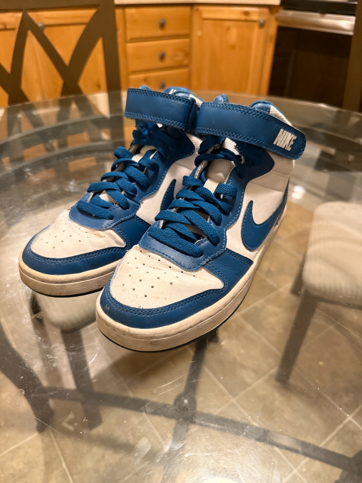 nike court borough mid 2 youth size 5