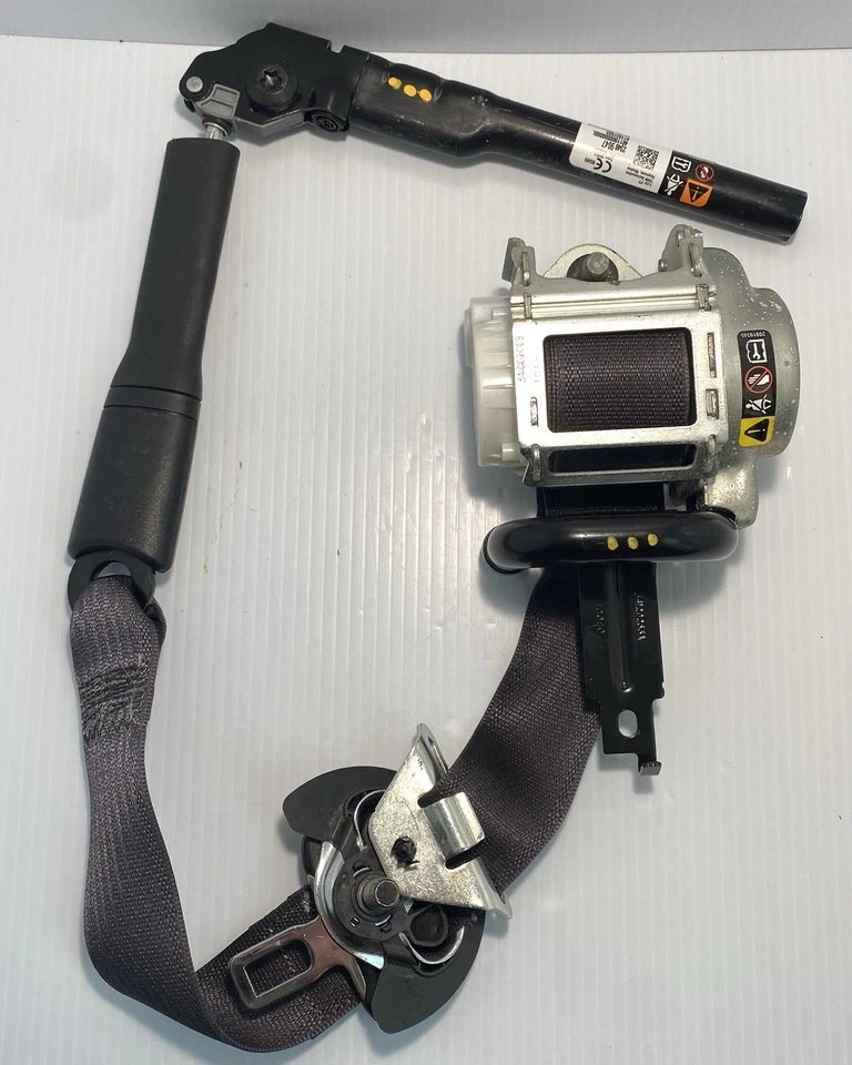 2015-2016 GMC YUKON SUBURBAN ESCALADE LEFT DRIVER FRONT SEATBELT RESTRAINT OEM Foto 3 de 4