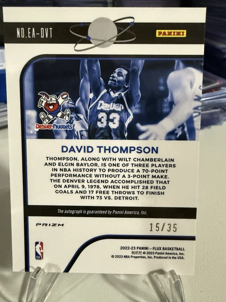 2022-23 Panini Flux David Thompson Equinox Automático #EA-DVT Rojo Prizm/35 Pepitas Foto 4 de 4
