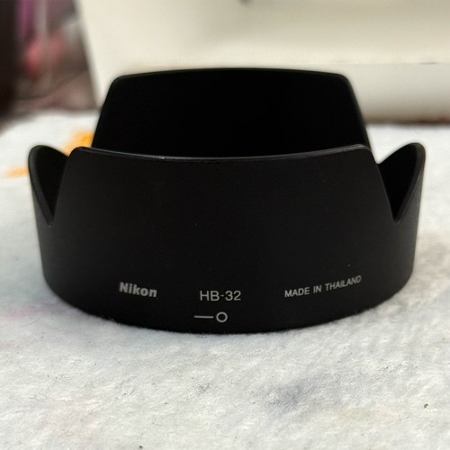Genuine Nikon HB-32 Lens Hood 67mm AF-S 18-105/18-140mm VR Fully Working