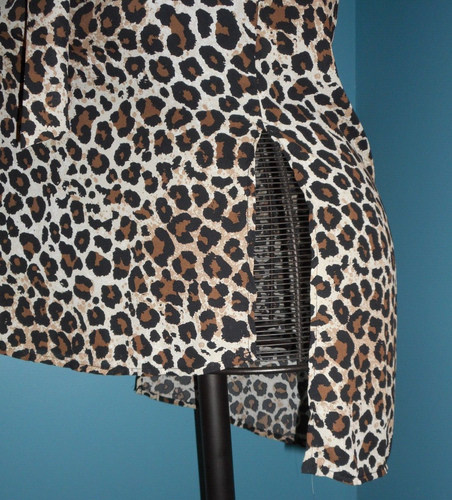 L Leopard Pussy Bow High Neck Shell Blouse Keyhole Sleeveless NWOT - Picture 4 of 8