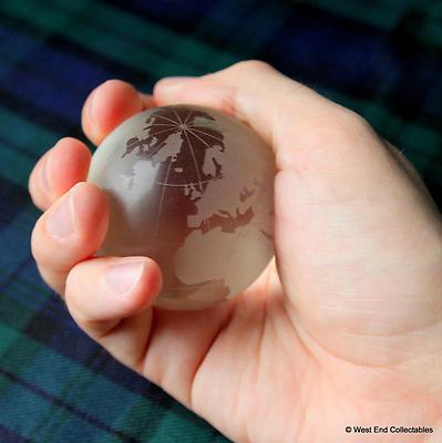 Massive 60 mm (2,4'') geätzte Glaskugel Marmor & Ständer - detaillierter Planet Erde