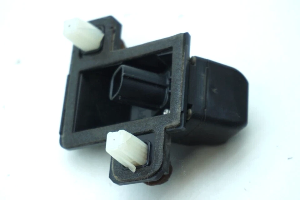 TOYOTA PRIUS 2010-2015 PUERTA TRASERA MALETERO INTERRUPTOR DE LIBERACIÓN ABIERTO Y JUEGO DE CÁMARA OEM Foto 4 de 4