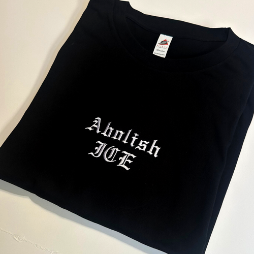 Camiseta Abolir ICE Embroidered - No Human is Illegal Defund - Camiseta Activista - Imagen 5 de 9