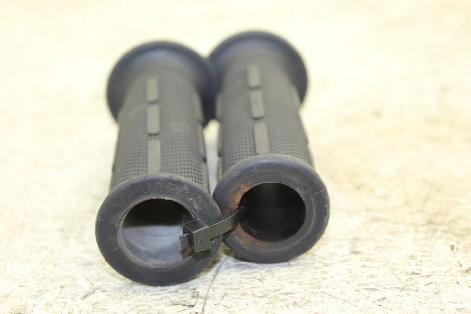 Kawasaki Ninja 250R 2007 fabricante de equipos originales derecha izquierda manillar empuñaduras juego de pares D2D Foto 3 de 4