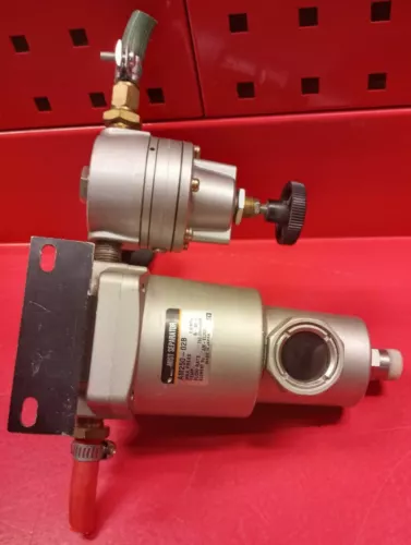 SMC Mist Separator AM250-02B W/ SMC Precision Regulator IR202-02