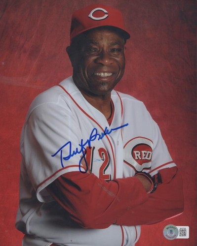 FOTO DUSTY BAKER REDS MANAGERS FIRMADA AUTOGRAFIADA 8X10 BECKETT BH37326