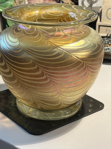Robert Held Blown iridescent Glass Feather Design Vase 5 1/2" tall - Picture 3 of 14