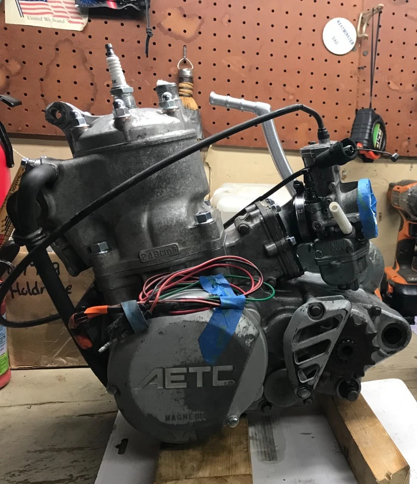 1992 Suzuki RM250 MOTOR **RUNS GOOD!!** +OEM MIKUNI CARB/REEDS ** 1989-1990-1991 - Image 3 of 4