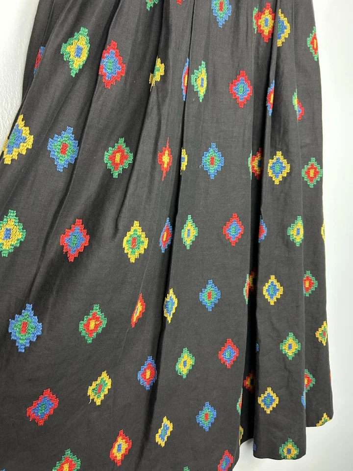 Saia bordada colorida vintage Doncaster tamanho 8 plissada linha A preta boho midi - Imagem 4 de 4