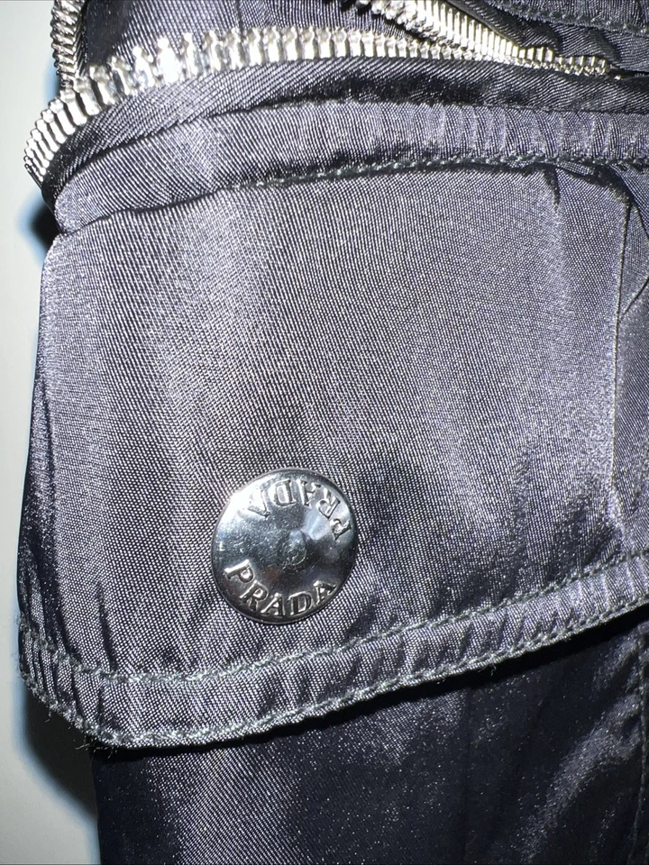 Chaqueta de nailon negra Prada mediana de los años 90 forro de cuero Foto 3 de 4
