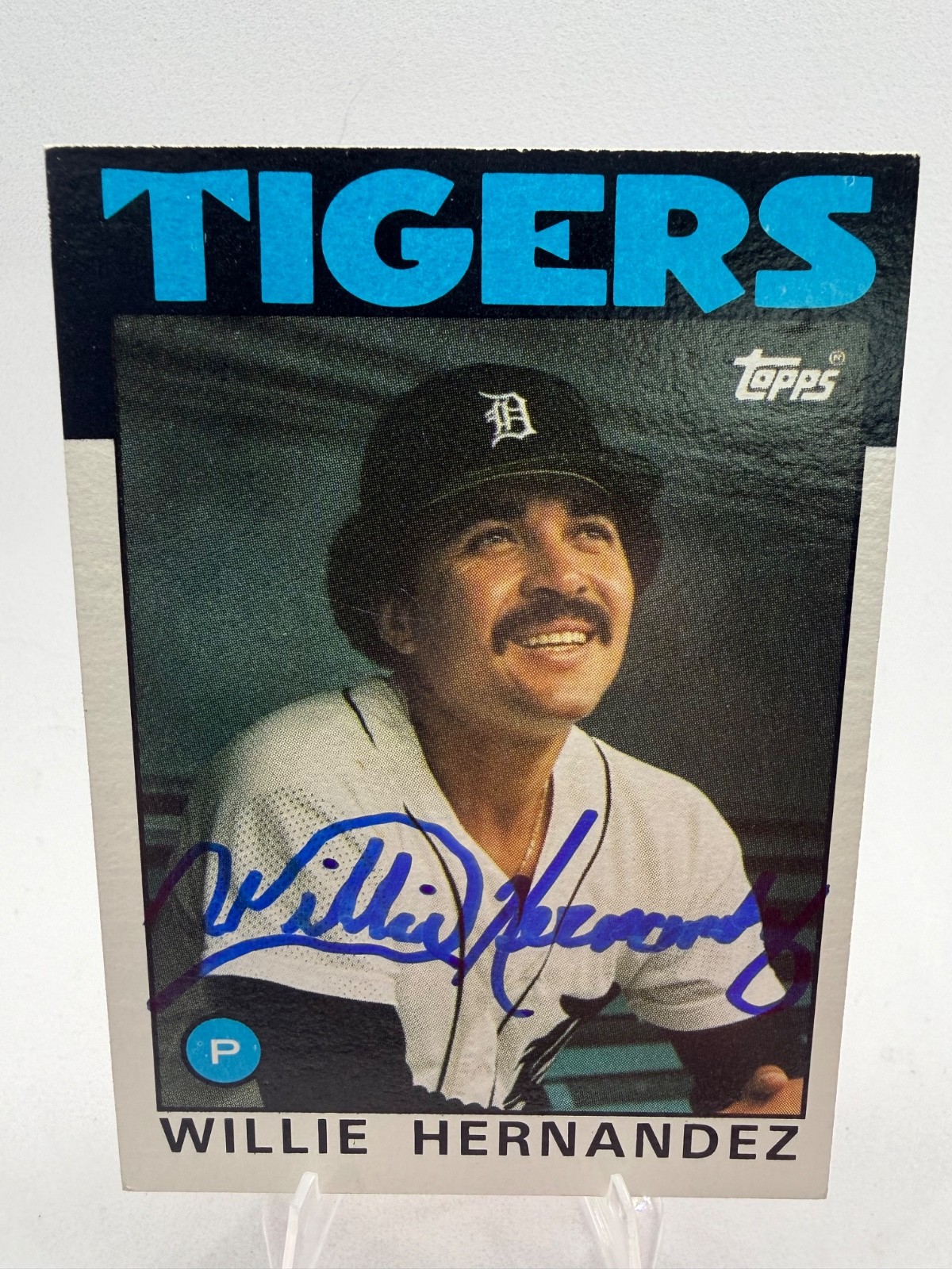 Willie Hernandez Signed Topps 1986 Detroit Tigers Card-#670-On Card Auto