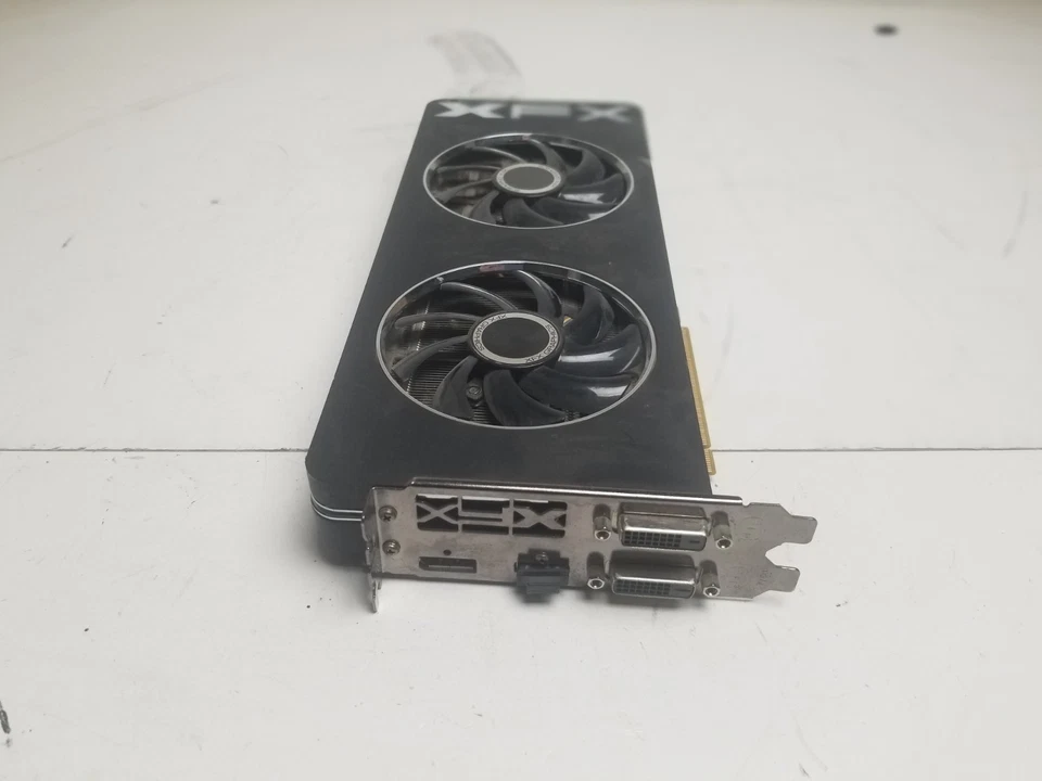 AMD XFX Radeon R9-290X-ED 4GB GDDR5 R9-290X-EDB V6.1 Black DD 1050M D5 DP - Image 2 of 3