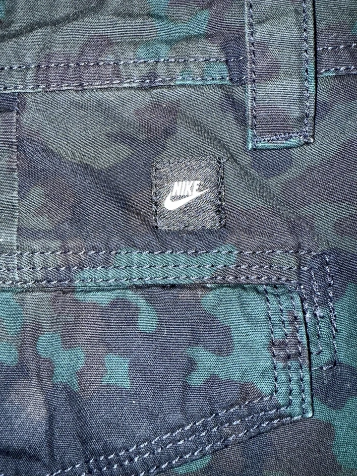 Shorts de carga vintage Nike camuflado folgado masculino 34 verde grunge skatista streetwear Y2K - Imagem 3 de 4
